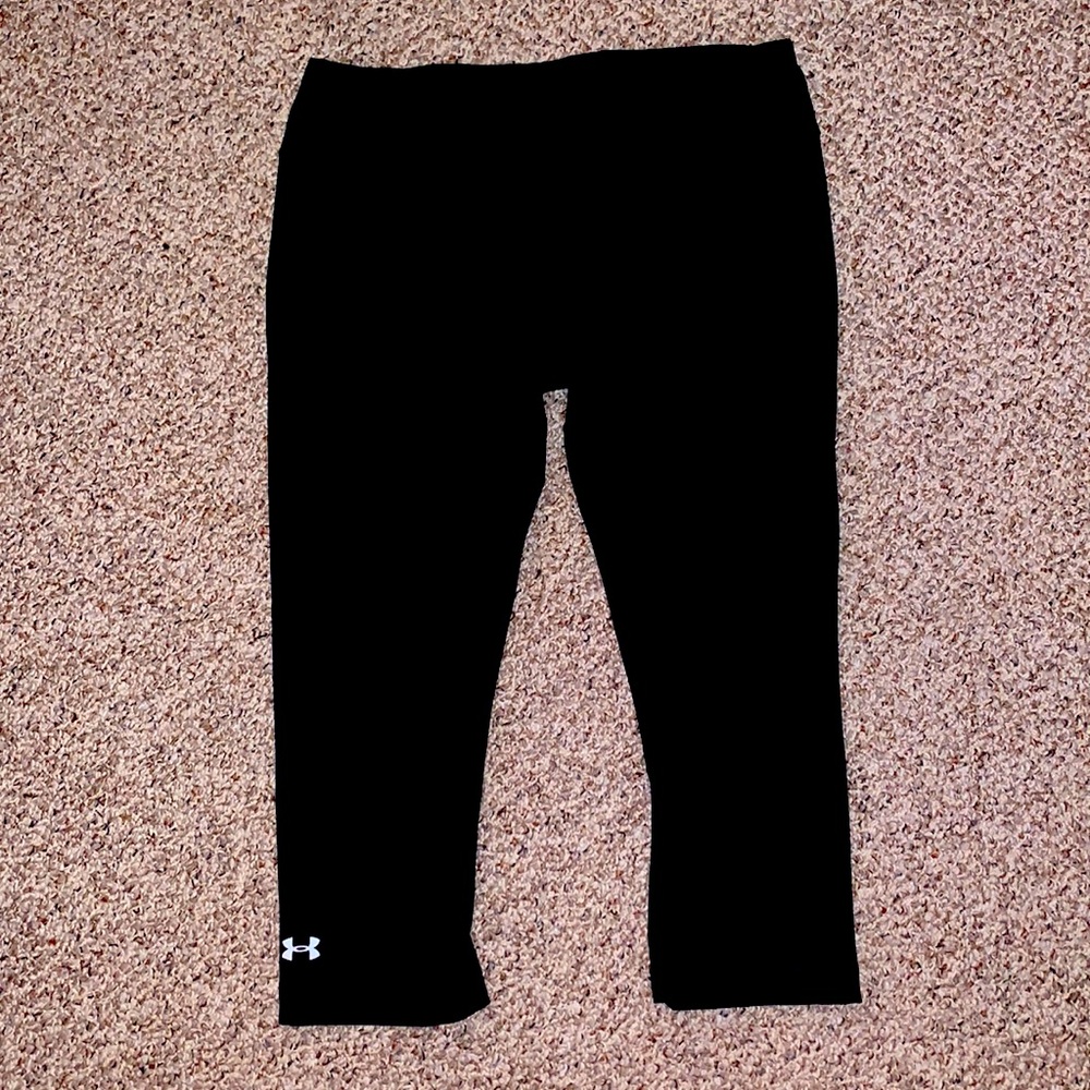 under armour black cropped athletic leggings